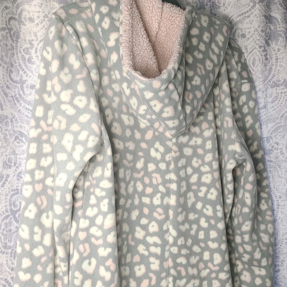 Esmara Fleece Hooded One Piece Pajamas Womens Medium 8/10 Leopard Print EUC - Picture 2 of 6